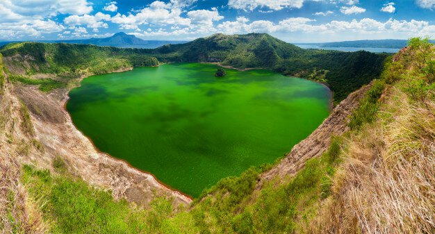 Visit Taal lake and volcano in the Philippines