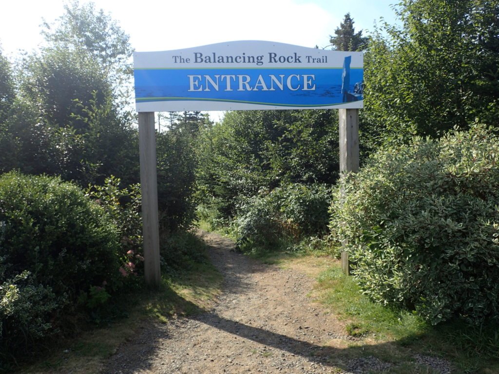 1.7km trail to balancing rock