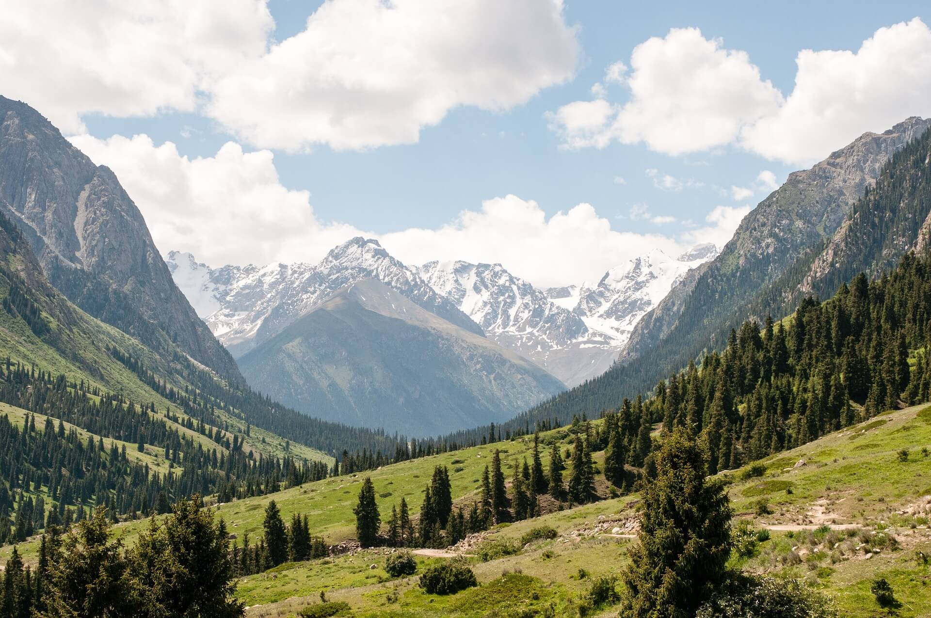 hiking kyrgyzstan travel company