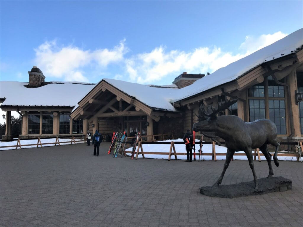 Sit down dining or cafeteria style
