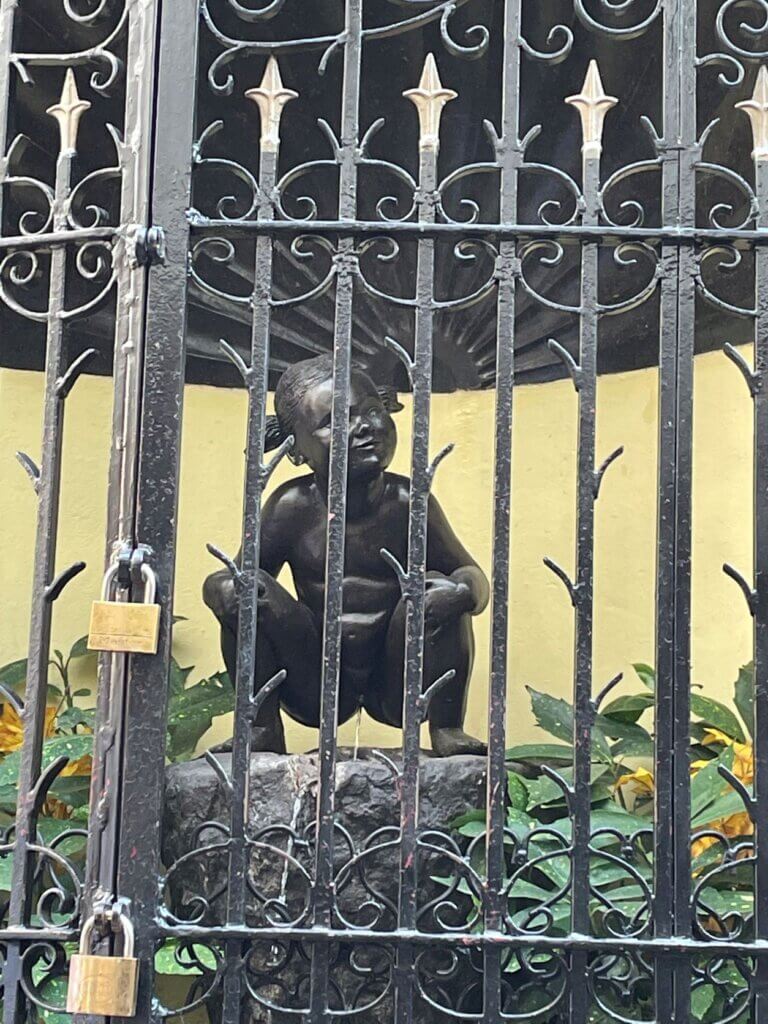 What are the three peeing statues in Brussels