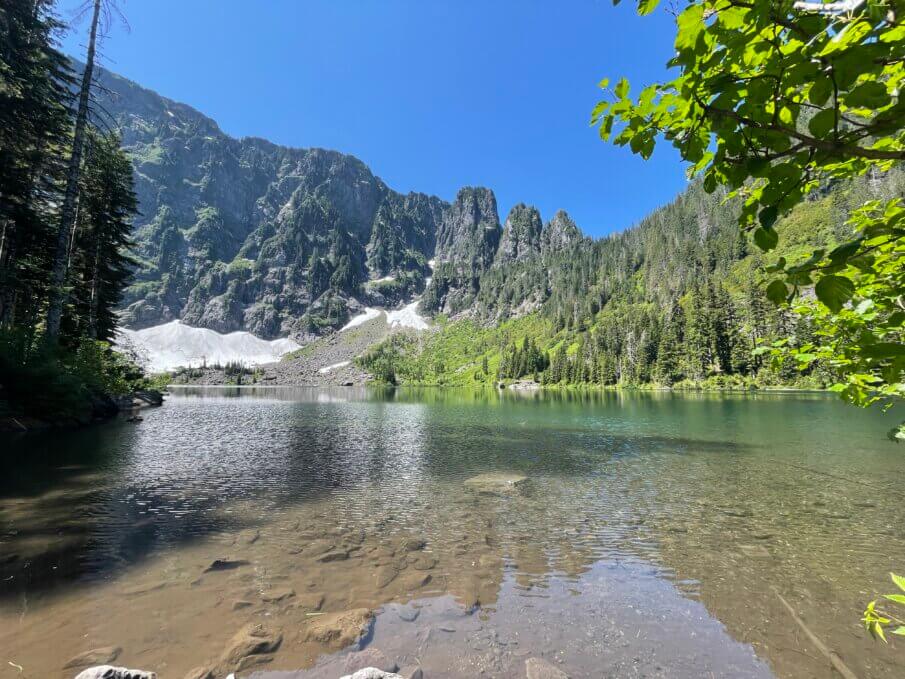 easy hikes with your dog near Seattle