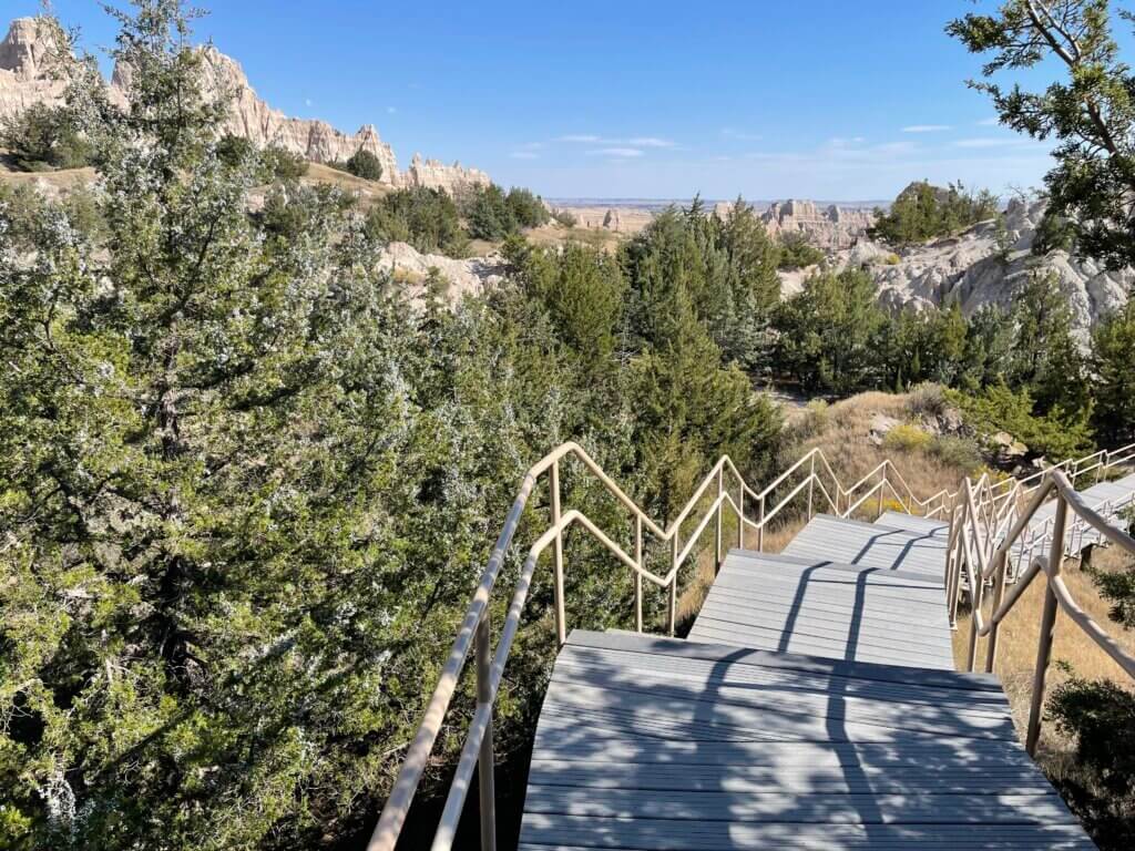 easy trails in Badlands National Park